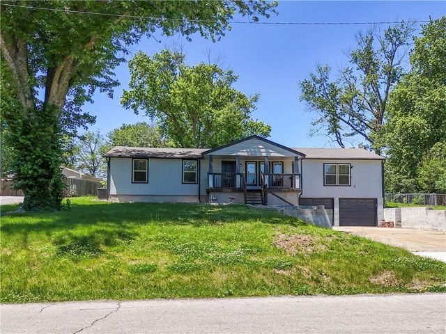 1000 S Trail Ridge Drive E, Independence, MO 64050