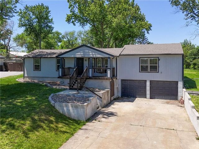 1000 S Trail Ridge Drive E, Independence, MO 64050