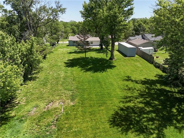 1000 S Trail Ridge Drive E, Independence, MO 64050