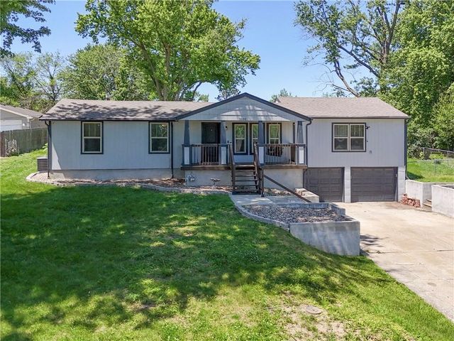 1000 S Trail Ridge Drive E, Independence, MO 64050