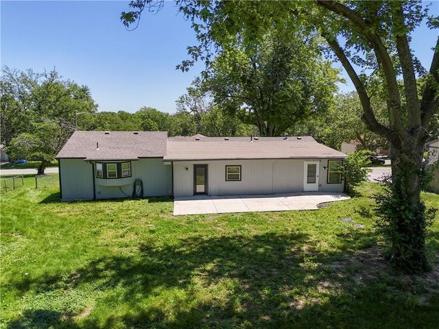 1000 S Trail Ridge Drive E, Independence, MO 64050