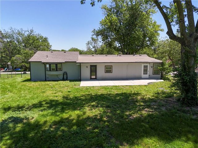 1000 S Trail Ridge Drive E, Independence, MO 64050