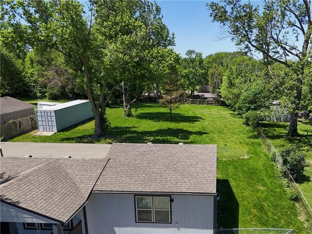 1000 S Trail Ridge Drive E, Independence, MO 64050
