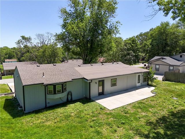 1000 S Trail Ridge Drive E, Independence, MO 64050