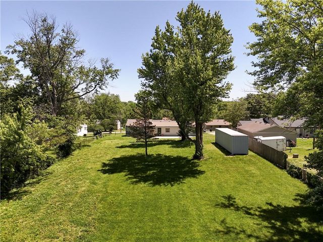 1000 S Trail Ridge Drive E, Independence, MO 64050