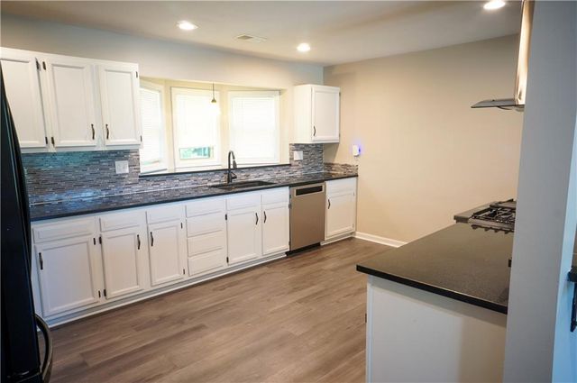 1000 S Trail Ridge Drive E, Independence, MO 64050