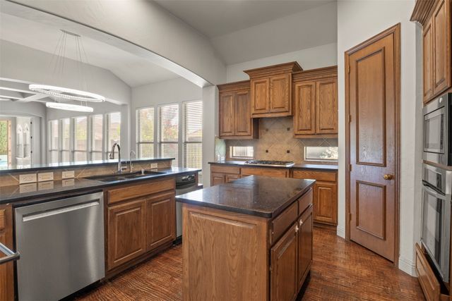 6811 San Fernando, Irving, TX 75039