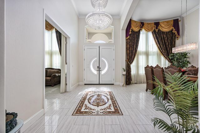 613 S Sterling Road, Bakersfield, CA 93307