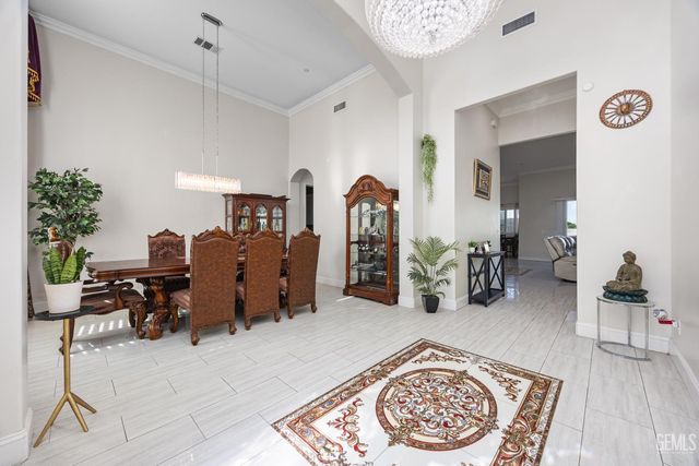 613 S Sterling Road, Bakersfield, CA 93307