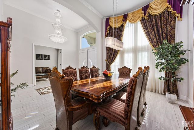 613 S Sterling Road, Bakersfield, CA 93307