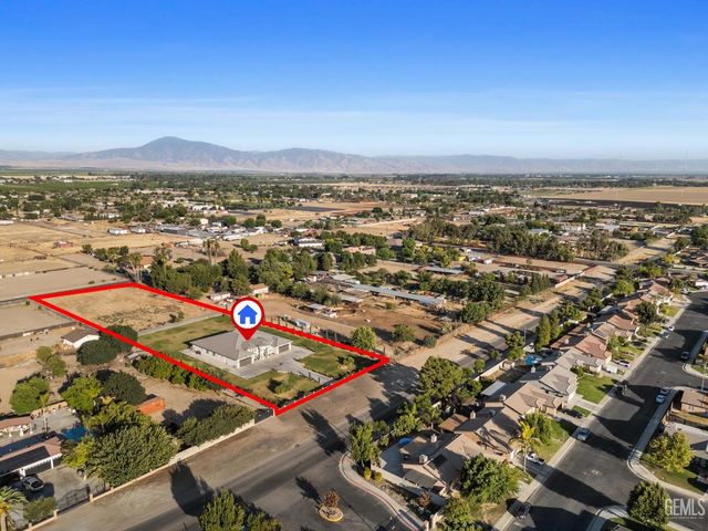 613 S Sterling Road, Bakersfield, CA 93307
