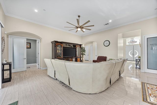 613 S Sterling Road, Bakersfield, CA 93307