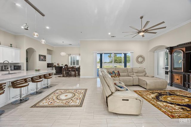 613 S Sterling Road, Bakersfield, CA 93307