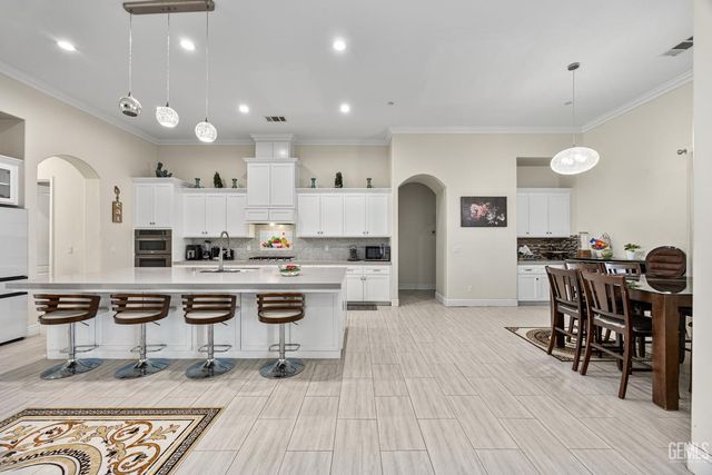 613 S Sterling Road, Bakersfield, CA 93307