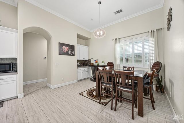 613 S Sterling Road, Bakersfield, CA 93307