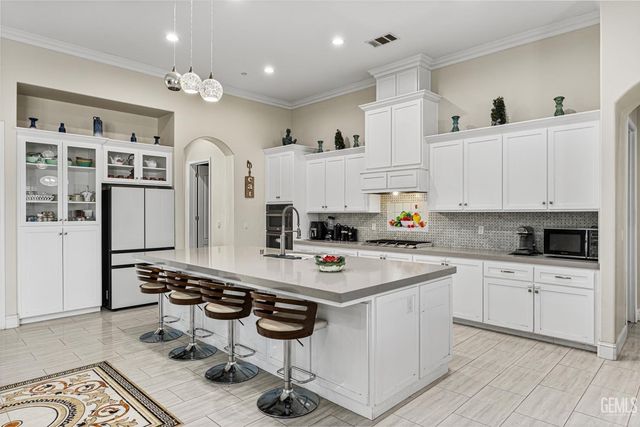 613 S Sterling Road, Bakersfield, CA 93307