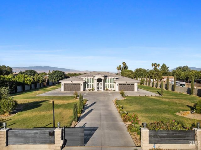 613 S Sterling Road, Bakersfield, CA 93307