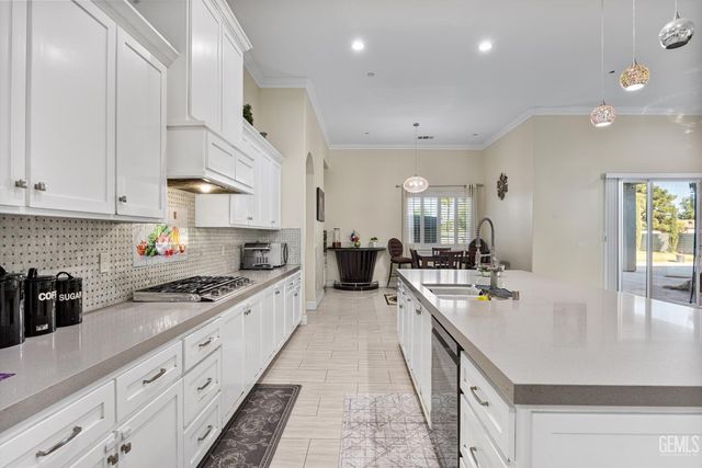 613 S Sterling Road, Bakersfield, CA 93307