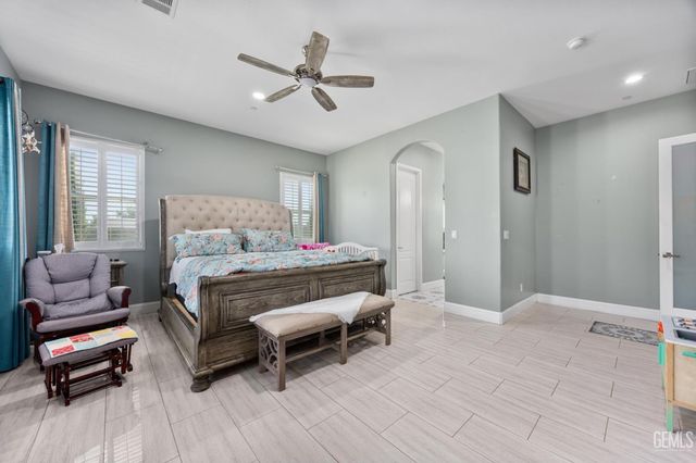 613 S Sterling Road, Bakersfield, CA 93307