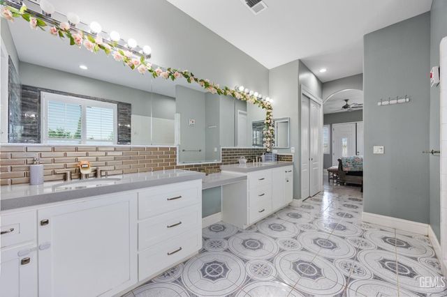 613 S Sterling Road, Bakersfield, CA 93307