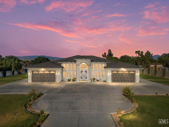 613 S Sterling Road, Bakersfield, CA 93307