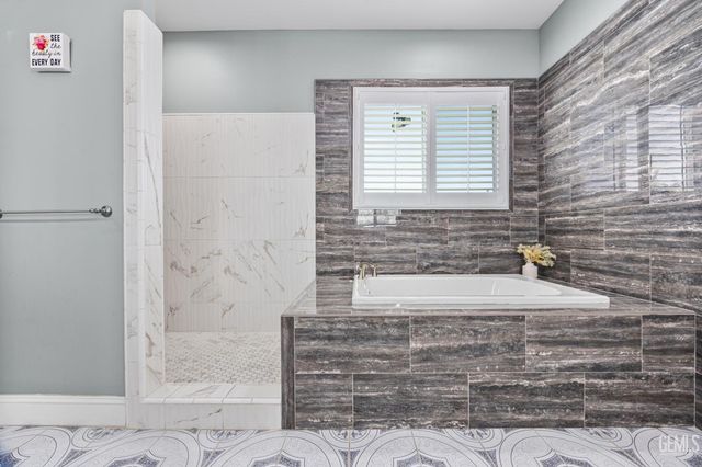 613 S Sterling Road, Bakersfield, CA 93307