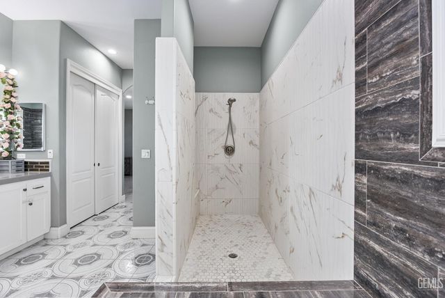 613 S Sterling Road, Bakersfield, CA 93307