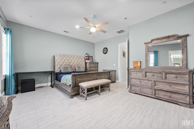 613 S Sterling Road, Bakersfield, CA 93307