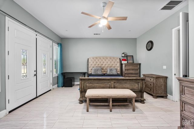 613 S Sterling Road, Bakersfield, CA 93307