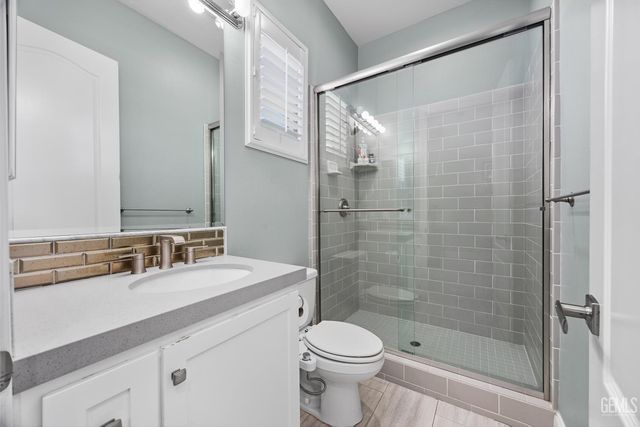 613 S Sterling Road, Bakersfield, CA 93307