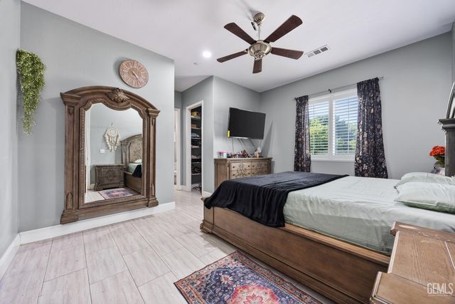 613 S Sterling Road, Bakersfield, CA 93307