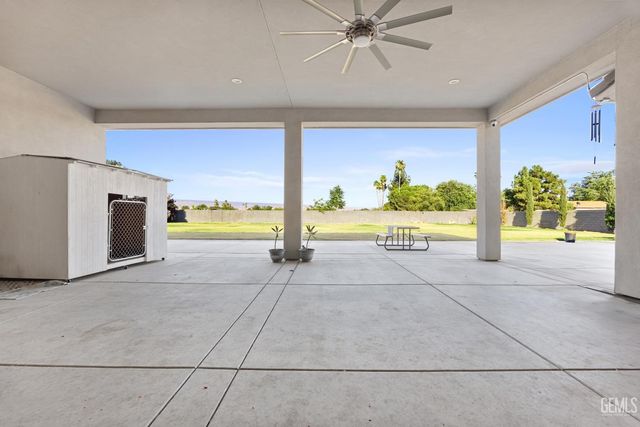 613 S Sterling Road, Bakersfield, CA 93307