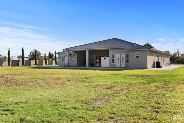 613 S Sterling Road, Bakersfield, CA 93307