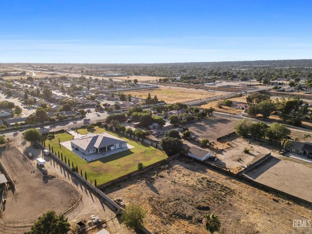 613 S Sterling Road, Bakersfield, CA 93307