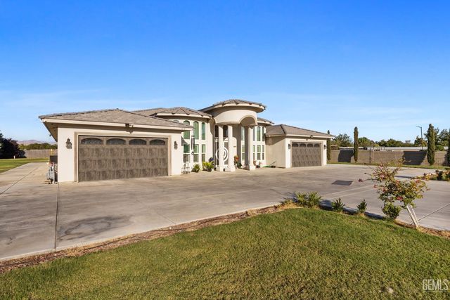 613 S Sterling Road, Bakersfield, CA 93307