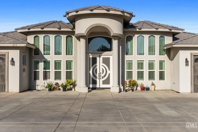 613 S Sterling Road, Bakersfield, CA 93307