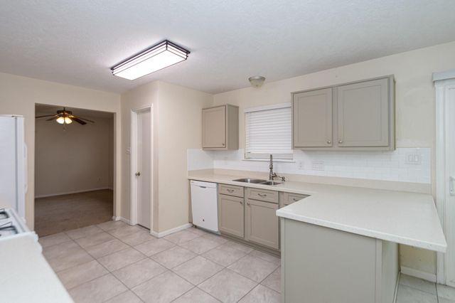 1710 Oak Valley Drive, Kemah, TX 77565