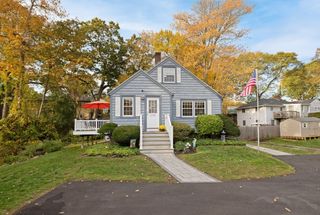 18 Woodrow Ter, Lynn, MA 01904