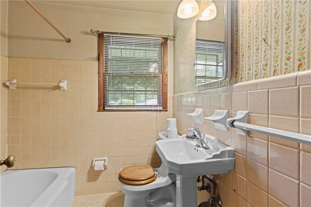 4097 Gladesworth Lane, Decatur, GA 30035