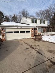 6099 Brookwood Drive, Burton, MI 48509