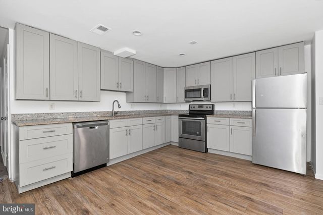 4636 HILLSIDE RD SE, Washington, DC 20019