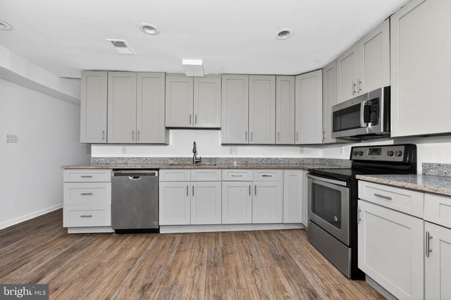4636 HILLSIDE RD SE, Washington, DC 20019