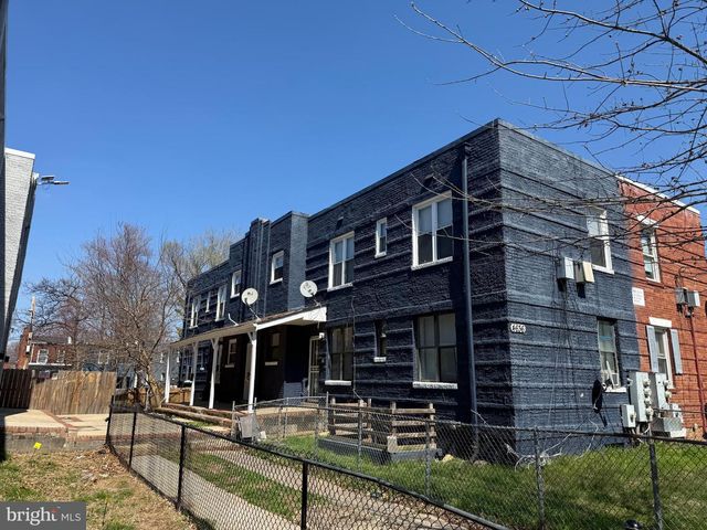4636 HILLSIDE RD SE, Washington, DC 20019