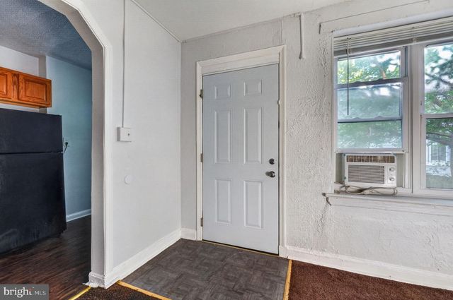 4636 HILLSIDE RD SE, Washington, DC 20019
