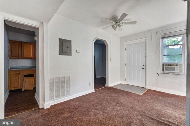 4636 HILLSIDE RD SE, Washington, DC 20019
