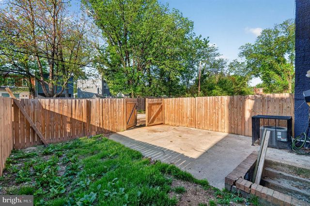 4636 HILLSIDE RD SE, Washington, DC 20019