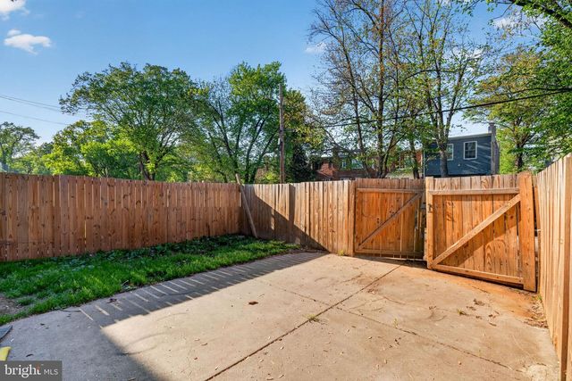 4636 HILLSIDE RD SE, Washington, DC 20019