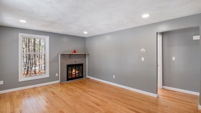 77 Hazen Rd, Shirley, MA 01464