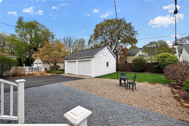24 Westbourne Road, Irondequoit, NY 14617