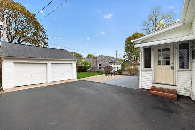 24 Westbourne Road, Irondequoit, NY 14617